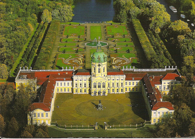 Arial view of Schloss Charlottenburg und Gärten
